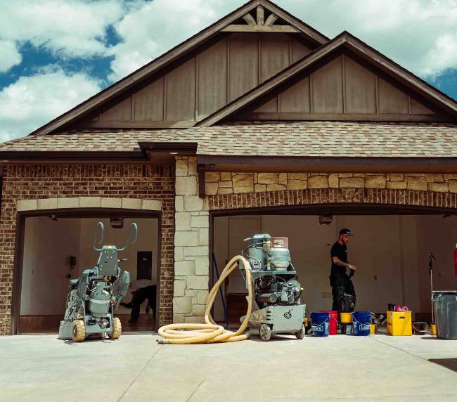 LuxCrete Epoxy & Polishing - Wichita's #1 Expoxy Flooring Experts - Portfolio - Full-Flake Epoxy Flooring System - Residential - 002